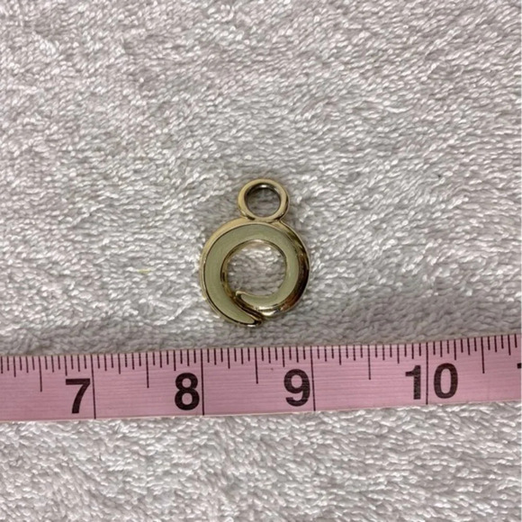 Vintage Gold Tone Metal With Green Inlay Necklace Pendant - Picture 8 of 8